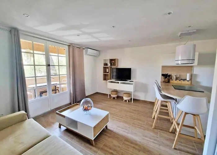 Hameau Des Pins - & Piscine - Clim & Wifi 아파트 Saint-Raphaël