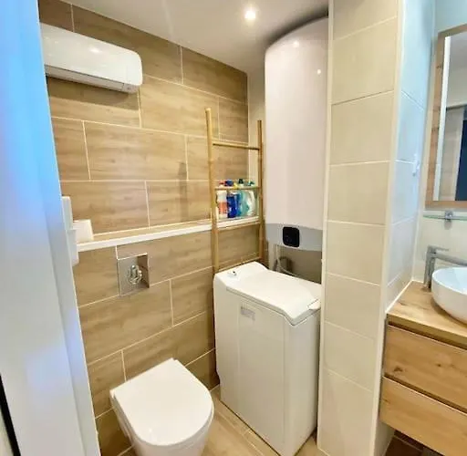 Hameau Des Pins - & Piscine - Clim & Wifi 아파트 *